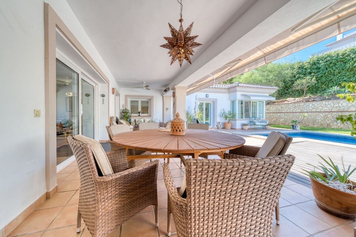 6 bedroom Villa for sale in La Sierrezuela with pool garage - € 1,495,000 (Ref: 9211474)