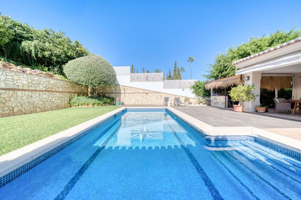 6 bedroom Villa for sale in La Sierrezuela with pool garage - € 1,495,000 (Ref: 9211474)