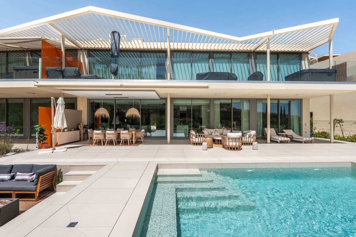 3 soveværelse Lejlighed til salg i Fuengirola med swimmingpool garage - € 1.450.000 (Ref: 9216262)