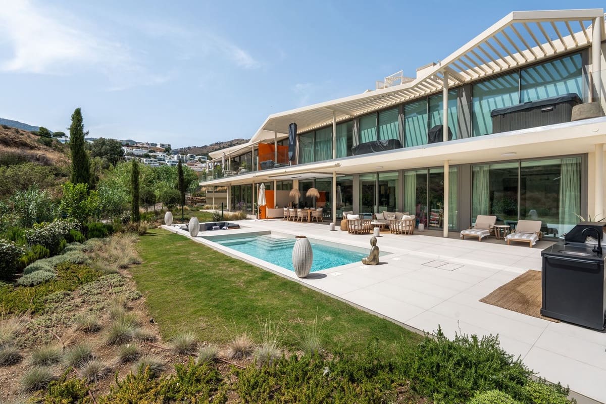 3 soveværelse Lejlighed til salg i Fuengirola med swimmingpool garage - € 1.450.000 (Ref: 9216262)