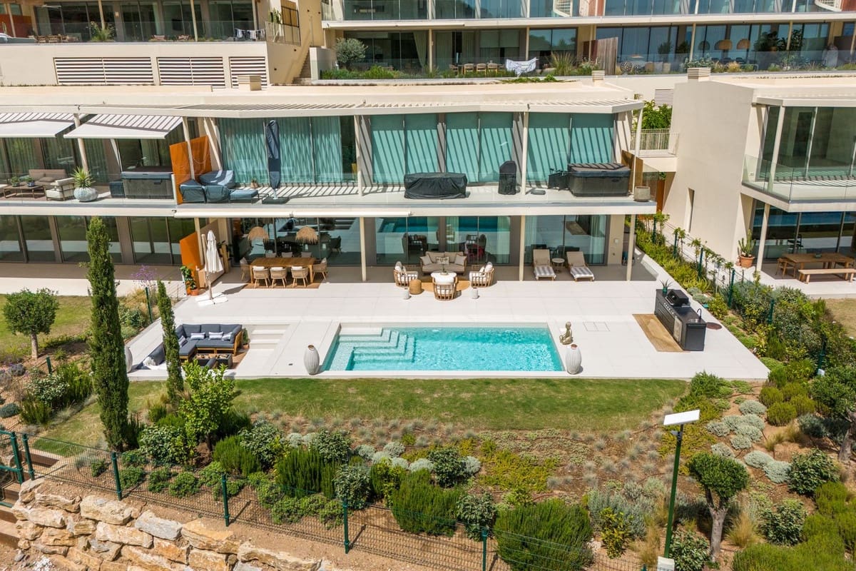 3 soveværelse Lejlighed til salg i Fuengirola med swimmingpool garage - € 1.450.000 (Ref: 9216262)