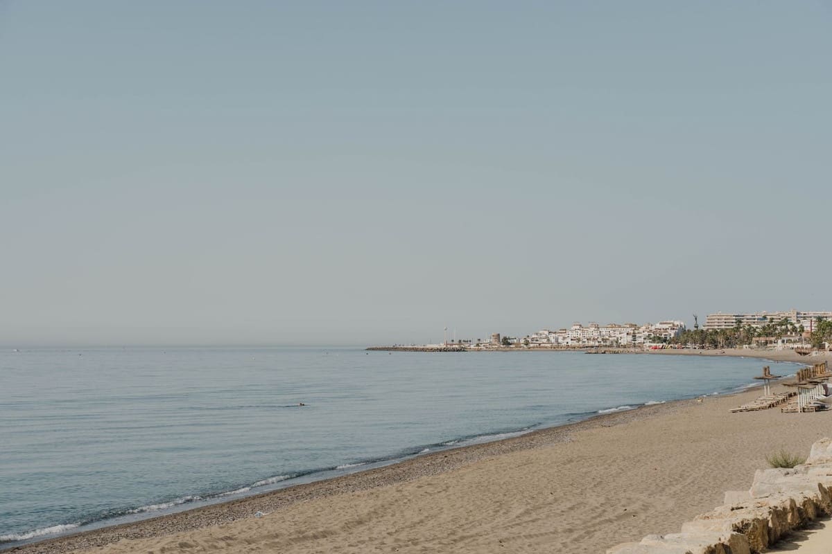 3 soverom Kjedet enebolig til salgs i Golden Mile med svømmebasseng garasje - € 5 995 000 (Ref: 9227326)