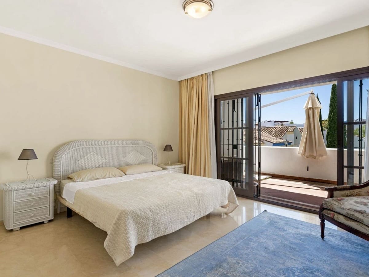 3 bedroom Townhouse for sale in Benahavis with pool garage - € 595,000 (Ref: 9227613)