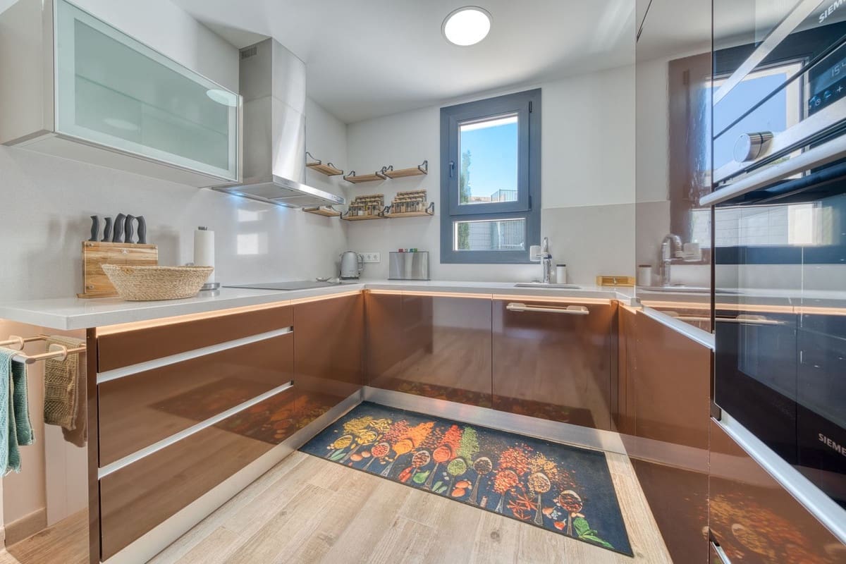 3 soveværelse Penthouse til leje i Estepona med swimmingpool garage - € 3.500 (Ref: 9227614)