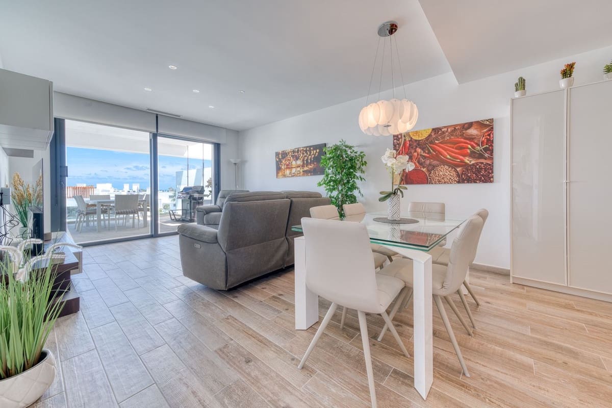 3 soveværelse Penthouse til leje i Estepona med swimmingpool garage - € 3.500 (Ref: 9227614)