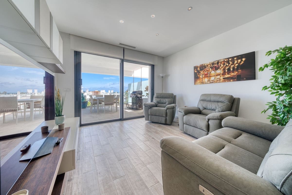 3 soveværelse Penthouse til leje i Estepona med swimmingpool garage - € 3.500 (Ref: 9227614)