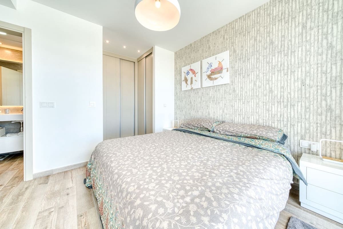 3 soveværelse Penthouse til leje i Estepona med swimmingpool garage - € 3.500 (Ref: 9227614)