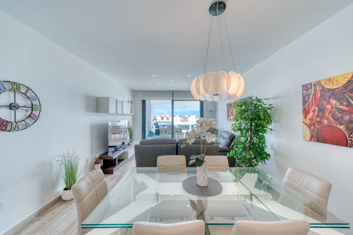 3 soveværelse Penthouse til leje i Estepona med swimmingpool garage - € 3.500 (Ref: 9227614)