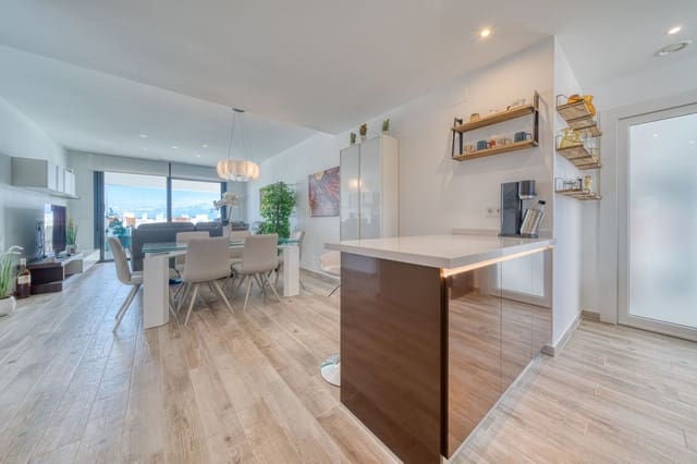 3 bedroom Penthouse for rent in Estepona with pool garage - € 3,500 (Ref: 9227614)