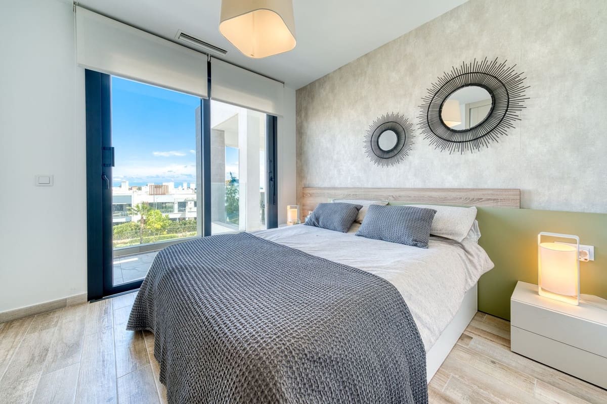 3 soveværelse Penthouse til leje i Estepona med swimmingpool garage - € 3.500 (Ref: 9227614)