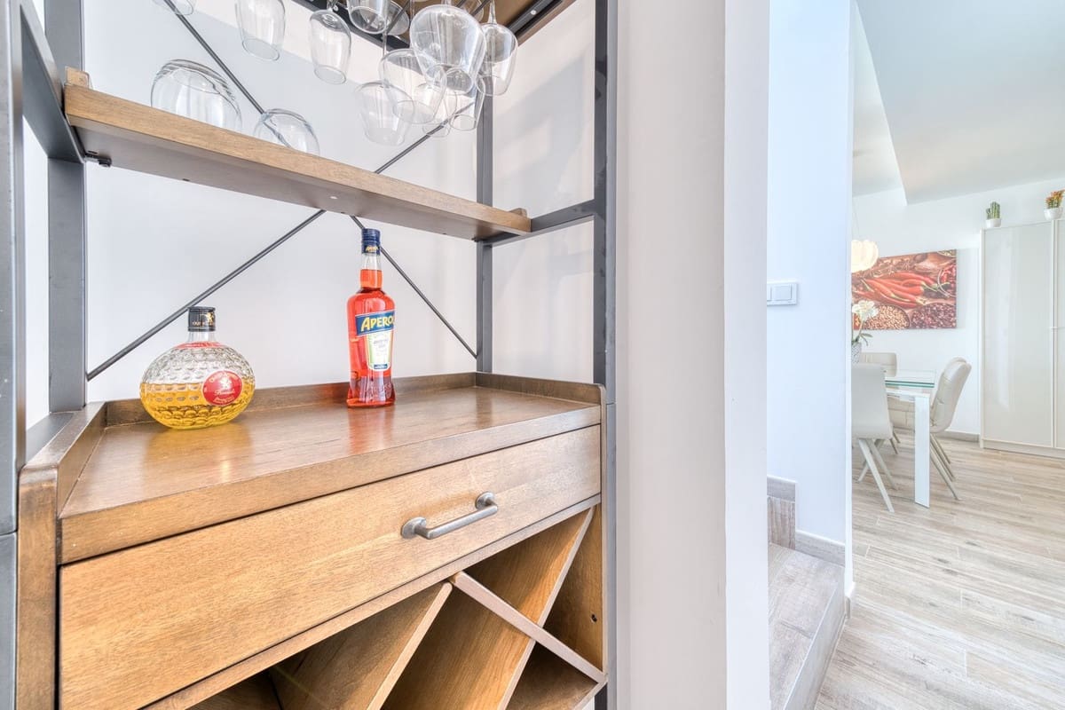 3 soveværelse Penthouse til leje i Estepona med swimmingpool garage - € 3.500 (Ref: 9227614)