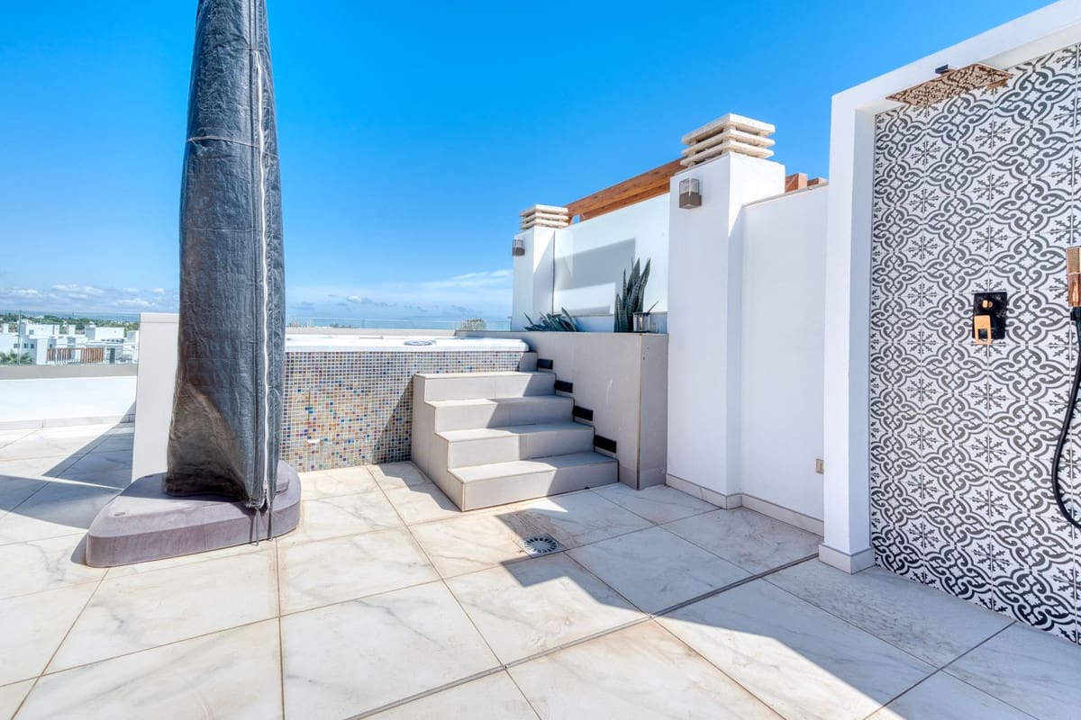 3 soveværelse Penthouse til leje i Estepona med swimmingpool garage - € 3.500 (Ref: 9227614)