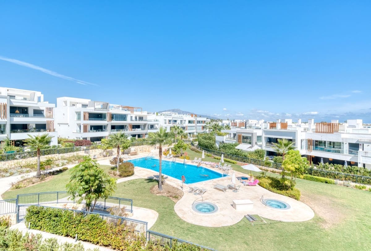 3 soveværelse Penthouse til leje i Estepona med swimmingpool garage - € 3.500 (Ref: 9227614)