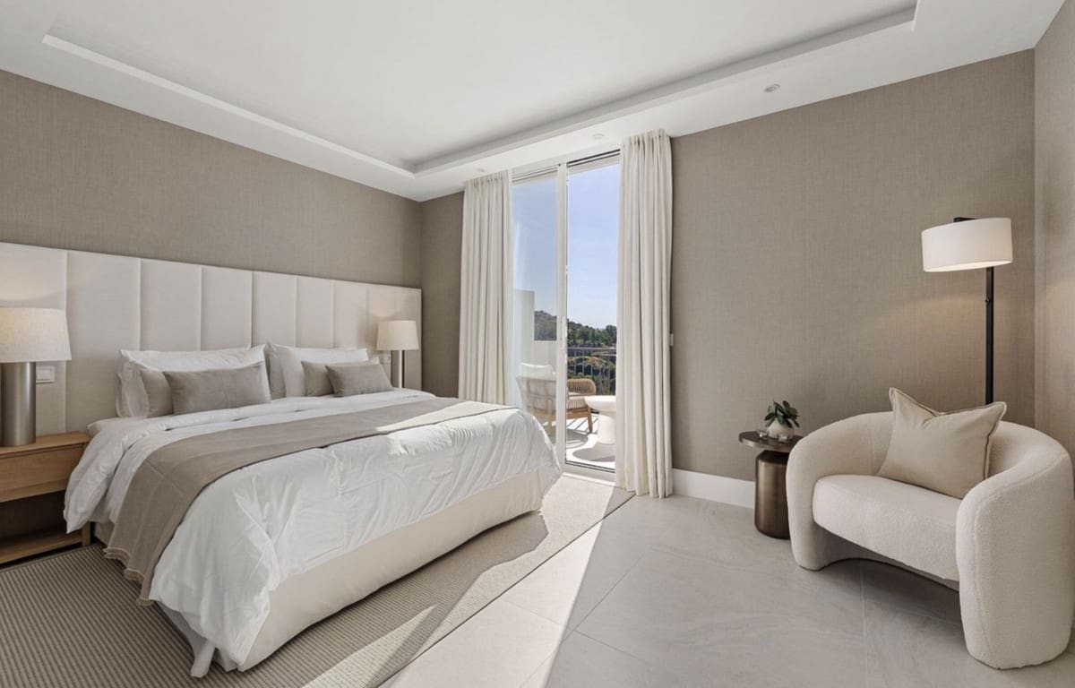 Casa de 4 habitaciones en La Quinta en venta con piscina garaje - 1.875.000 € (Ref: 9227762)