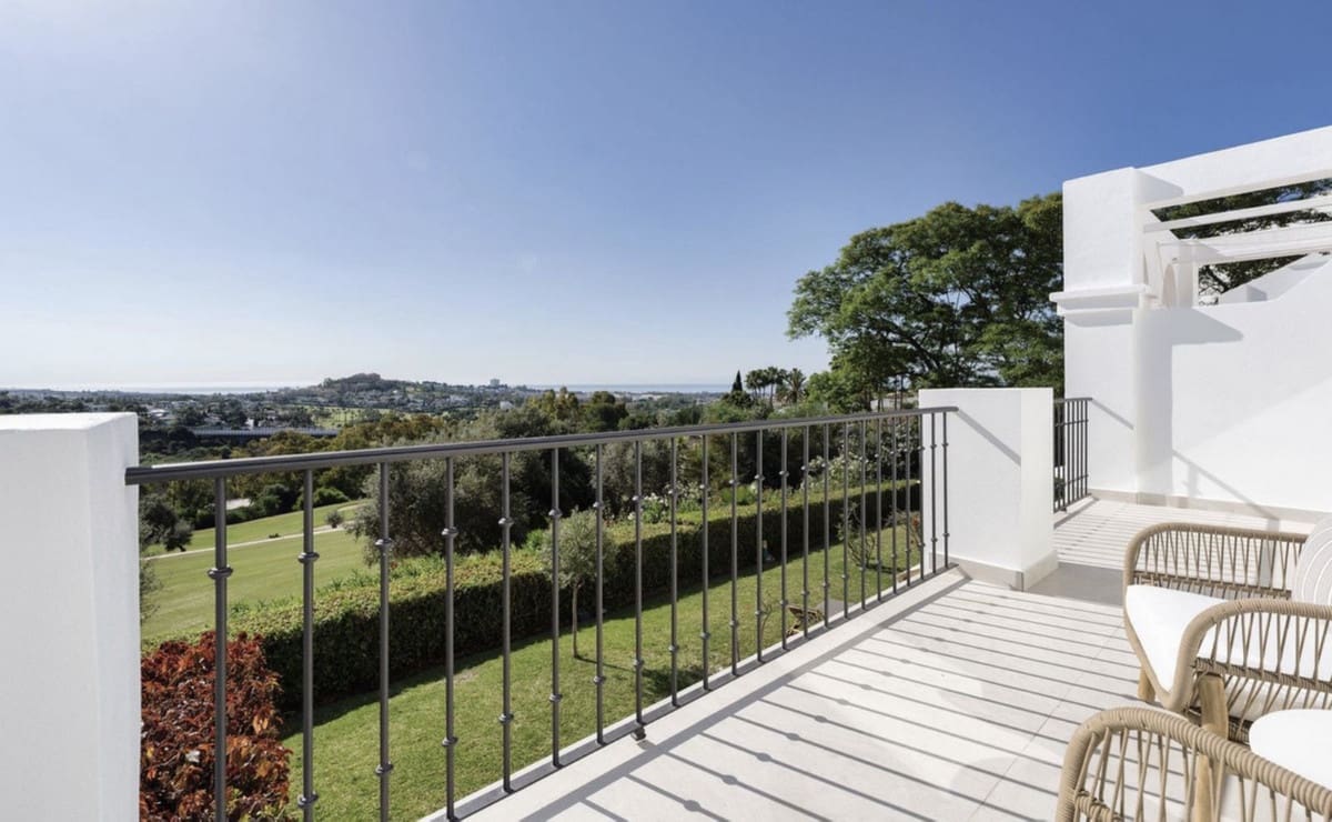 4 soveværelse Byhus til salg i La Quinta med swimmingpool garage - € 1.875.000 (Ref: 9227762)