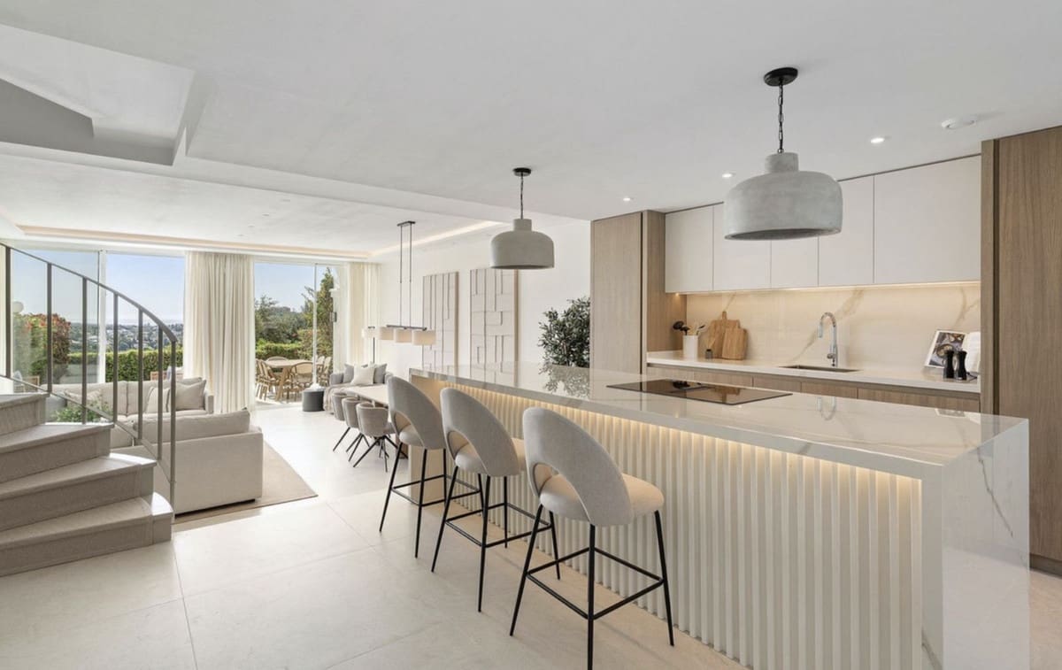 4 soveværelse Byhus til salg i La Quinta med swimmingpool garage - € 1.875.000 (Ref: 9227762)