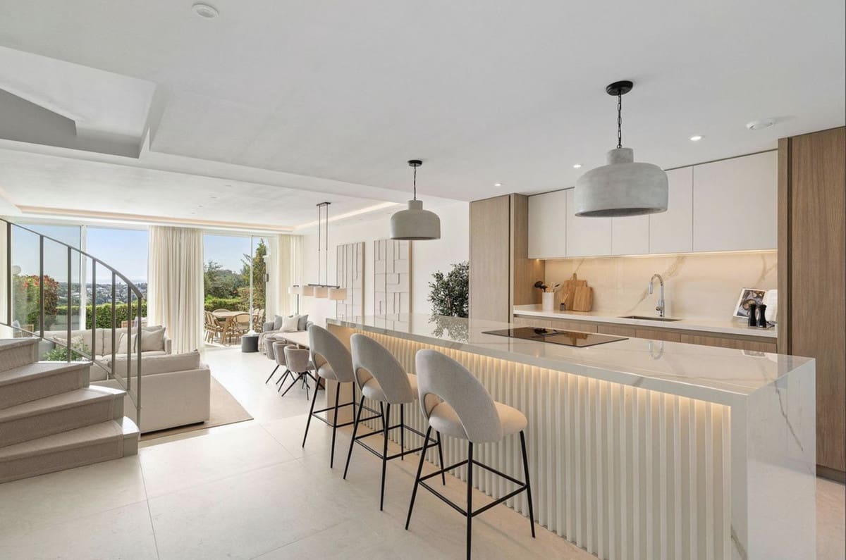 4 soveværelse Byhus til salg i La Quinta med swimmingpool garage - € 1.875.000 (Ref: 9227762)