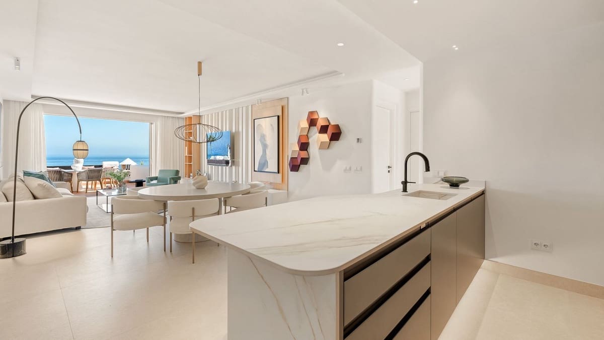 3 sovrum Takvåning till salu i Estepona med pool garage - 2 995 000 € (Ref: 9235461)