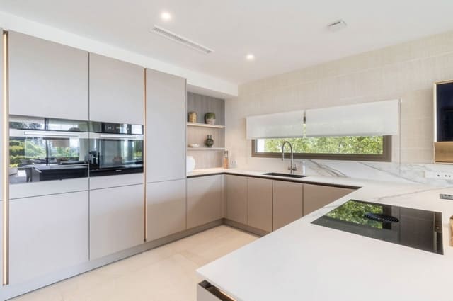 4 soveværelse Villa til salg i Nueva Andalucia, Marbella med swimmingpool garage - € 4.495.000 (Ref: 9235765)