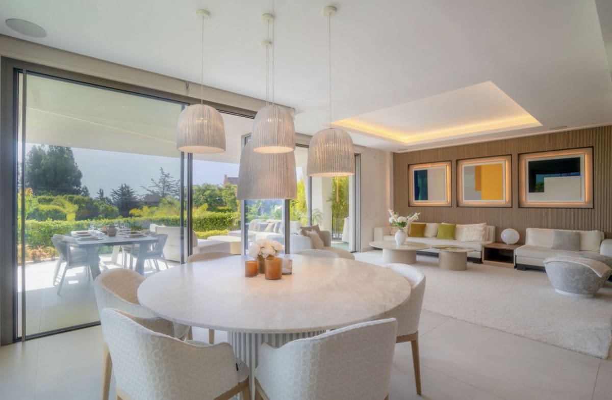 4 soveværelse Villa til salg i Nueva Andalucia med swimmingpool garage - € 4.495.000 (Ref: 9235765)