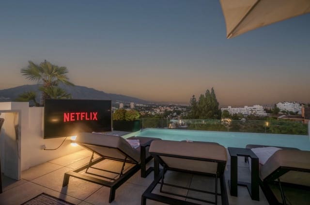 4 soveværelse Villa til salg i Nueva Andalucia, Marbella med swimmingpool garage - € 4.495.000 (Ref: 9235765)