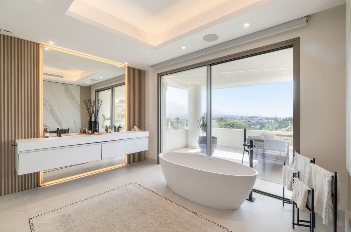 4 soveværelse Villa til salg i Nueva Andalucia med swimmingpool garage - € 4.495.000 (Ref: 9235765)