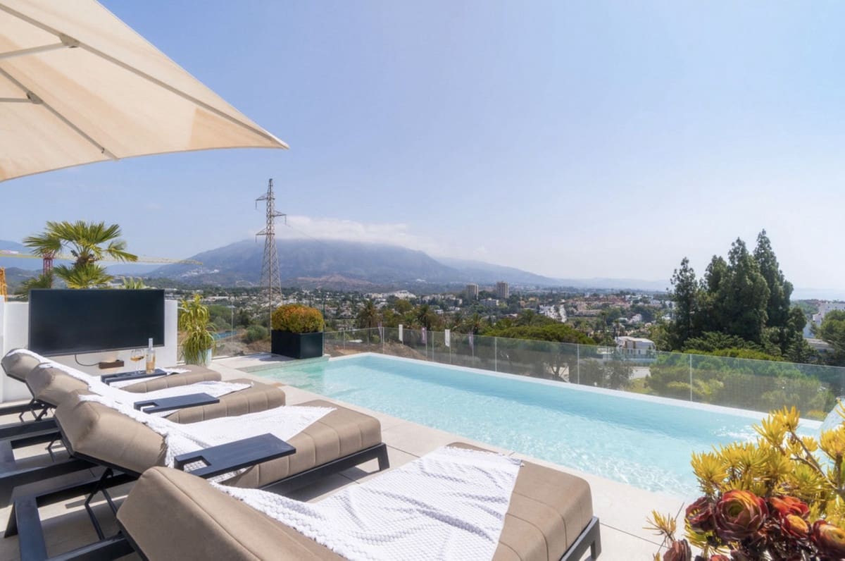 4 soveværelse Villa til salg i Nueva Andalucia med swimmingpool garage - € 4.495.000 (Ref: 9235765)