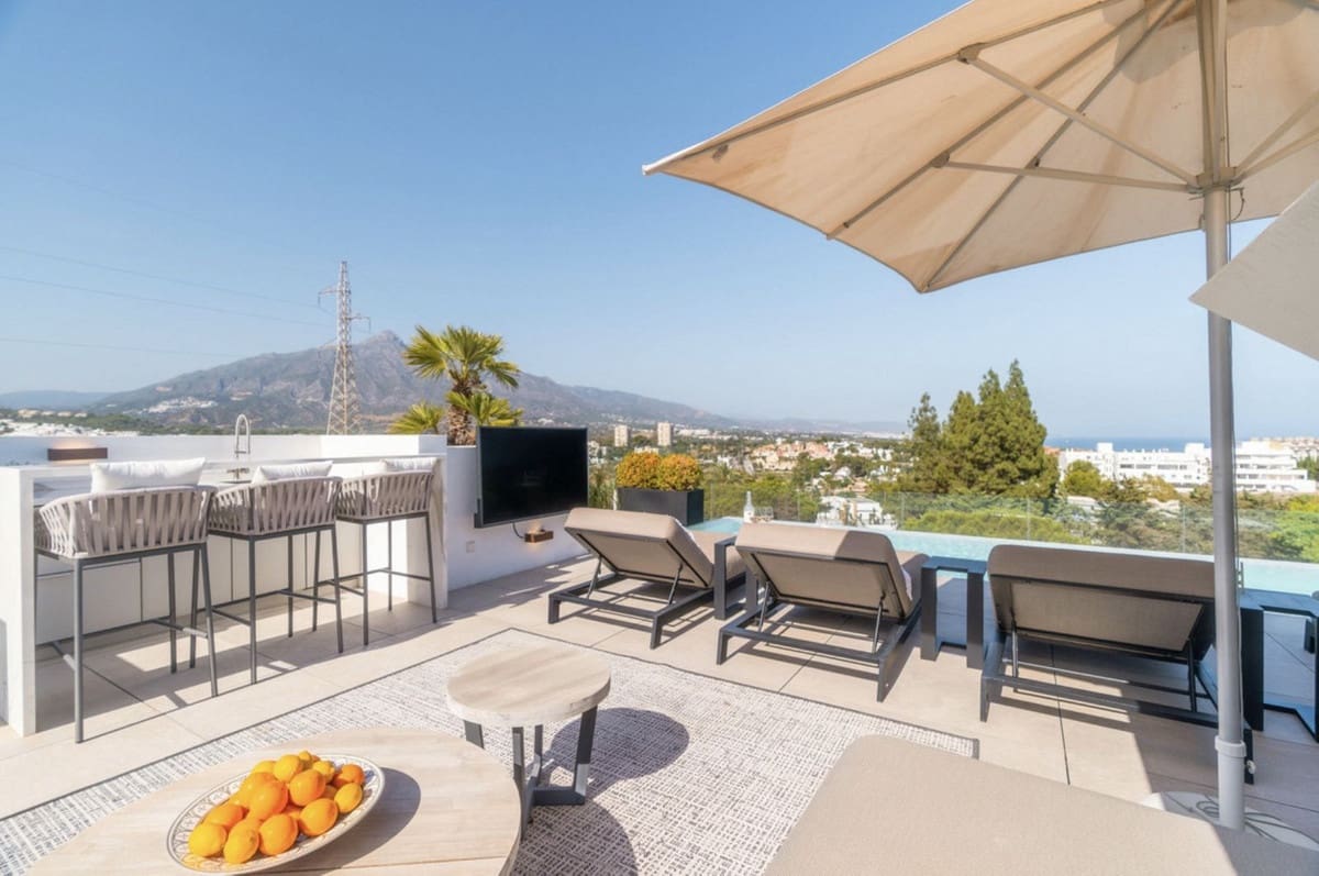 4 soveværelse Villa til salg i Nueva Andalucia med swimmingpool garage - € 4.495.000 (Ref: 9235765)