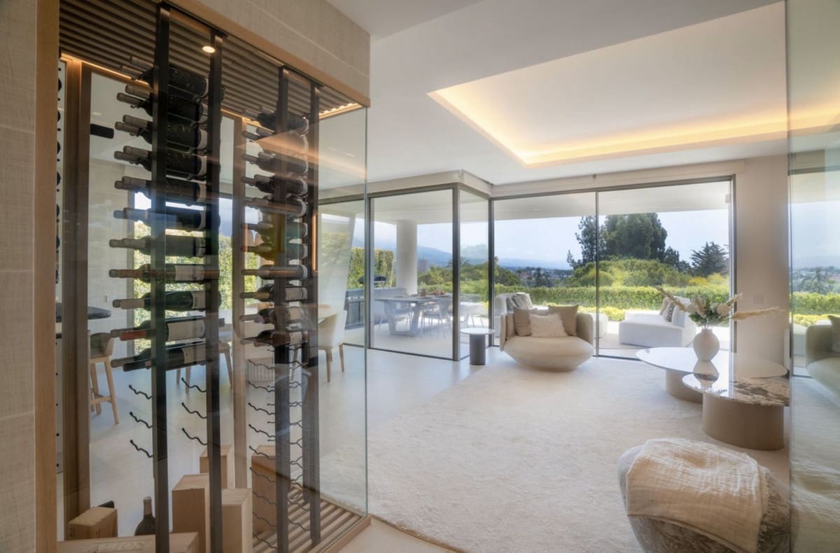 4 soveværelse Villa til salg i Nueva Andalucia med swimmingpool garage - € 4.495.000 (Ref: 9235765)