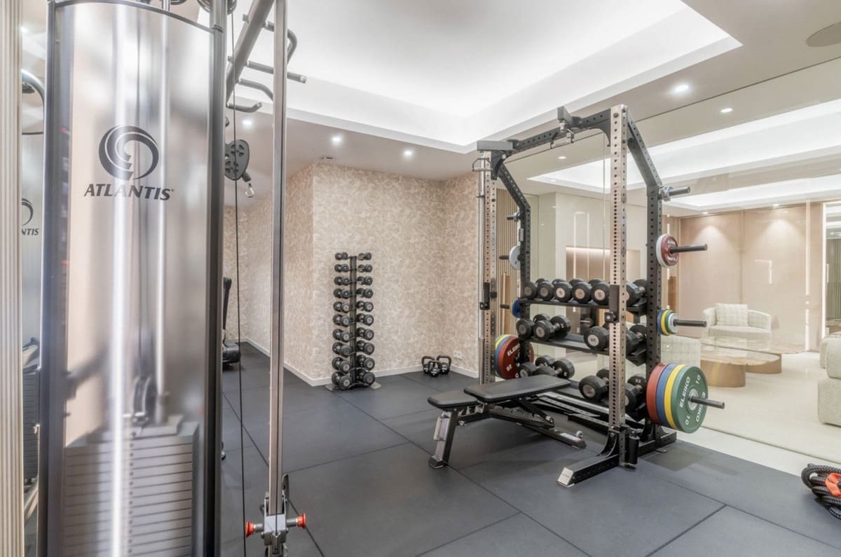 4 soveværelse Villa til salg i Nueva Andalucia med swimmingpool garage - € 4.495.000 (Ref: 9235765)