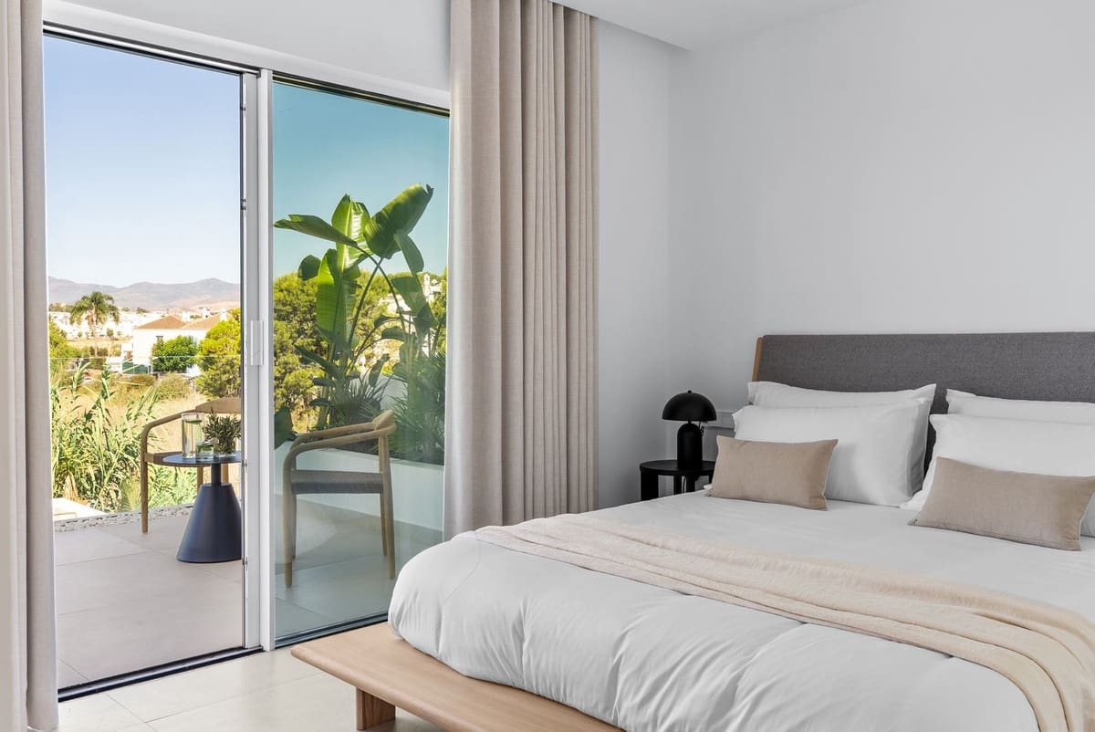 3 soverom Hus til salgs i Nueva Andalucia med svømmebasseng - € 1 495 000 (Ref: 9238864)