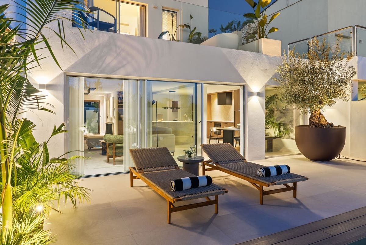 3 bedroom Townhouse for sale in Nueva Andalucia with pool - € 1,495,000 (Ref: 9238864)
