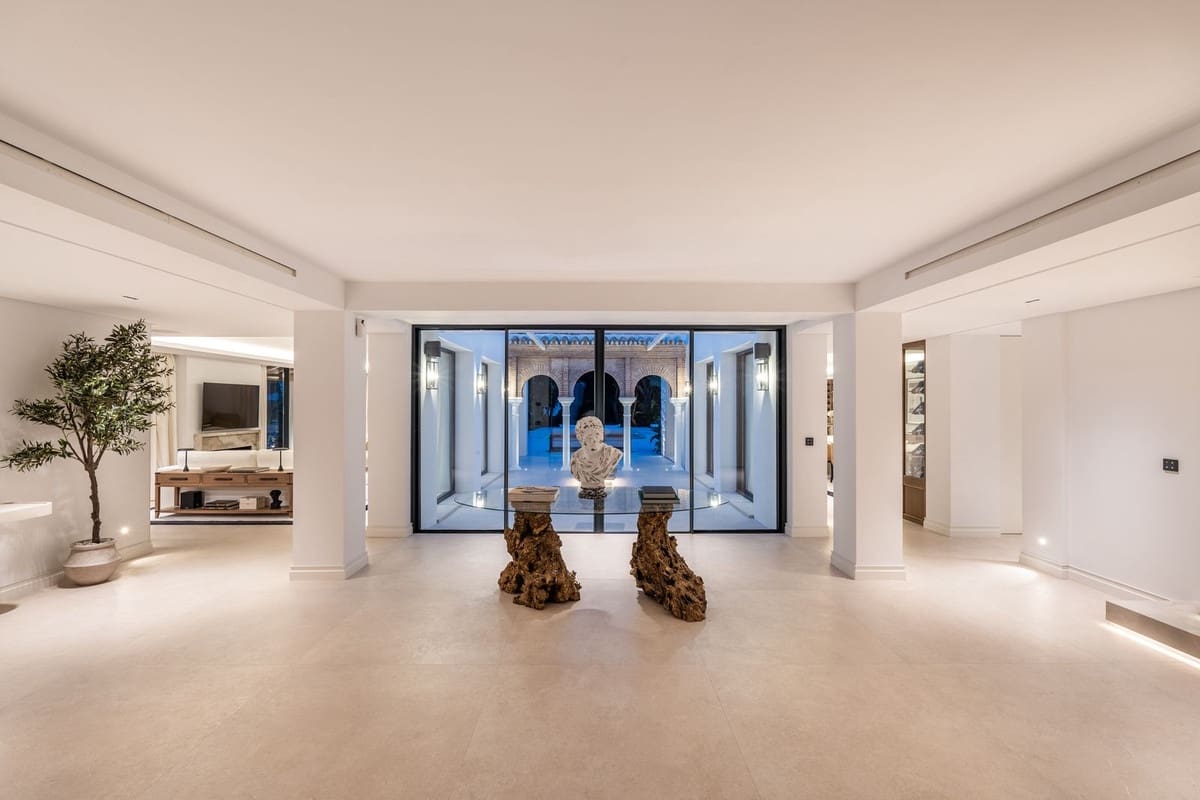 5 soverom Villa til salgs i Marbella med svømmebasseng garasje - € 8 950 000 (Ref: 9238867)