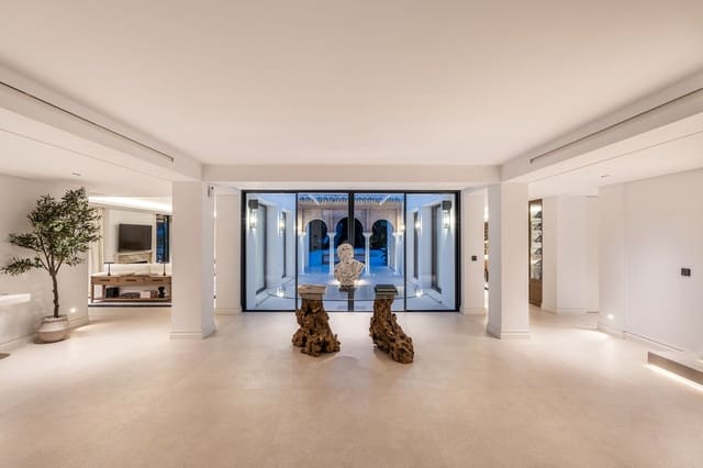 5 soverom Villa til salgs i Marbella med svømmebasseng garasje - € 8 950 000 (Ref: 9238867)