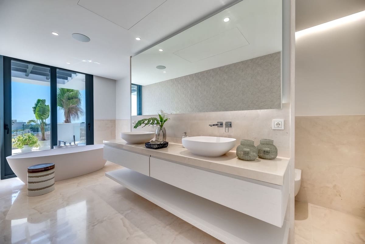 5 soverom Villa til salgs i Golden Mile med svømmebasseng garasje - € 3 950 000 (Ref: 9243822)