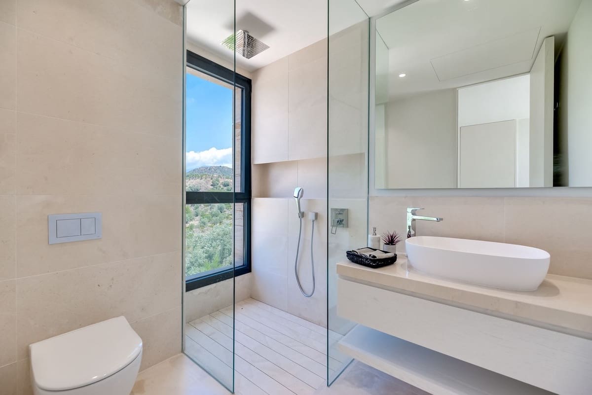 5 soverom Villa til salgs i Golden Mile med svømmebasseng garasje - € 3 950 000 (Ref: 9243822)