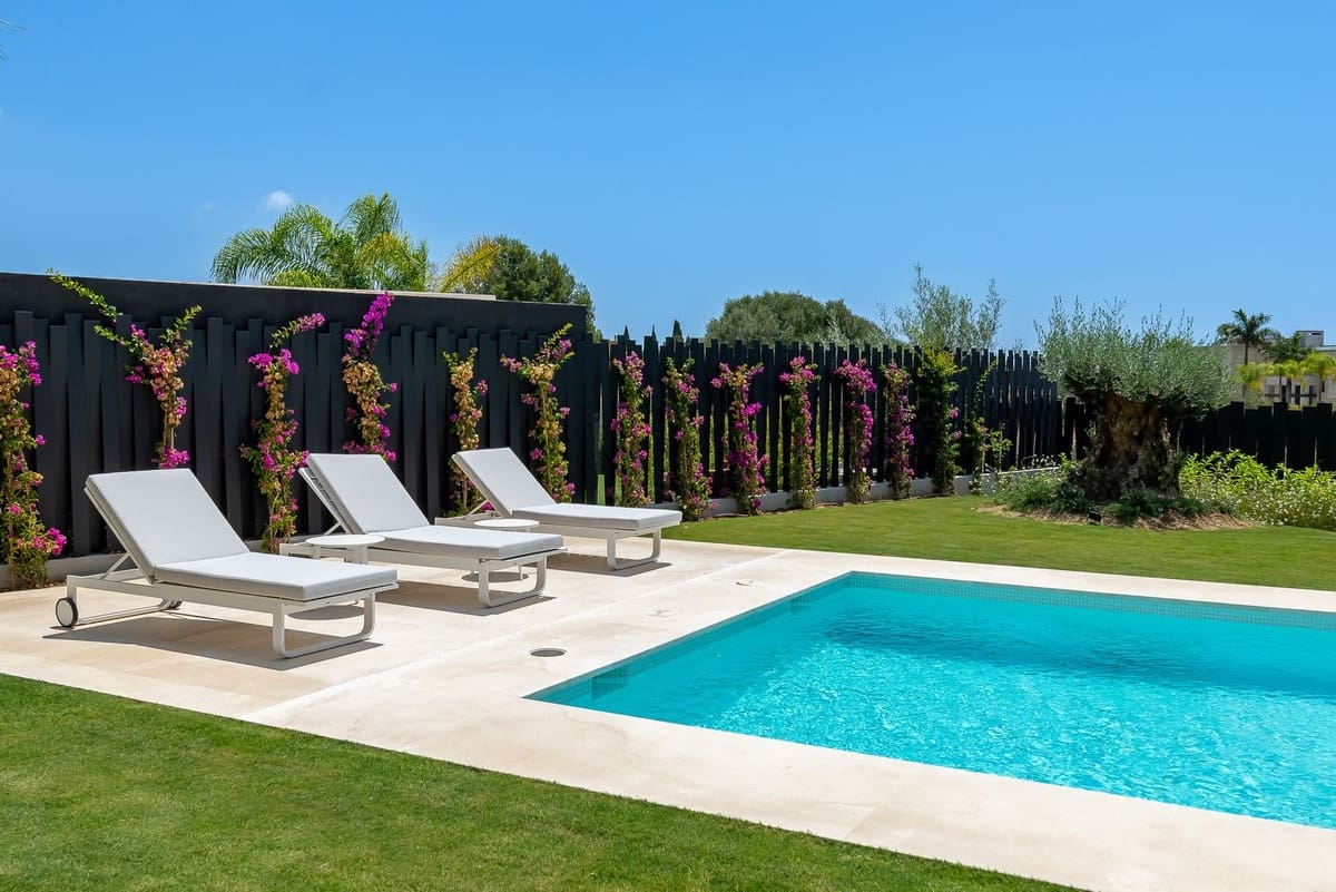 5 soverom Villa til salgs i Golden Mile med svømmebasseng garasje - € 3 950 000 (Ref: 9243822)