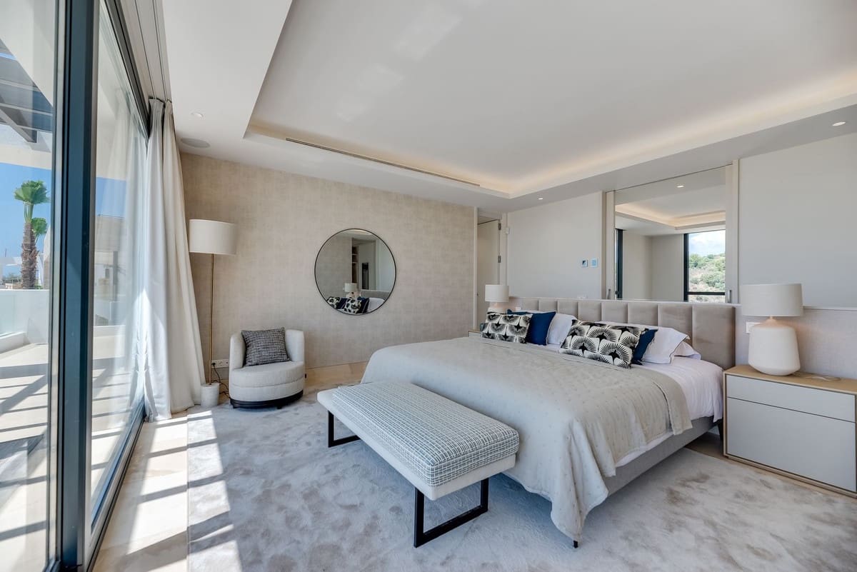 5 bedroom Villa for sale in Golden Mile with pool garage - € 3,950,000 (Ref: 9243822)