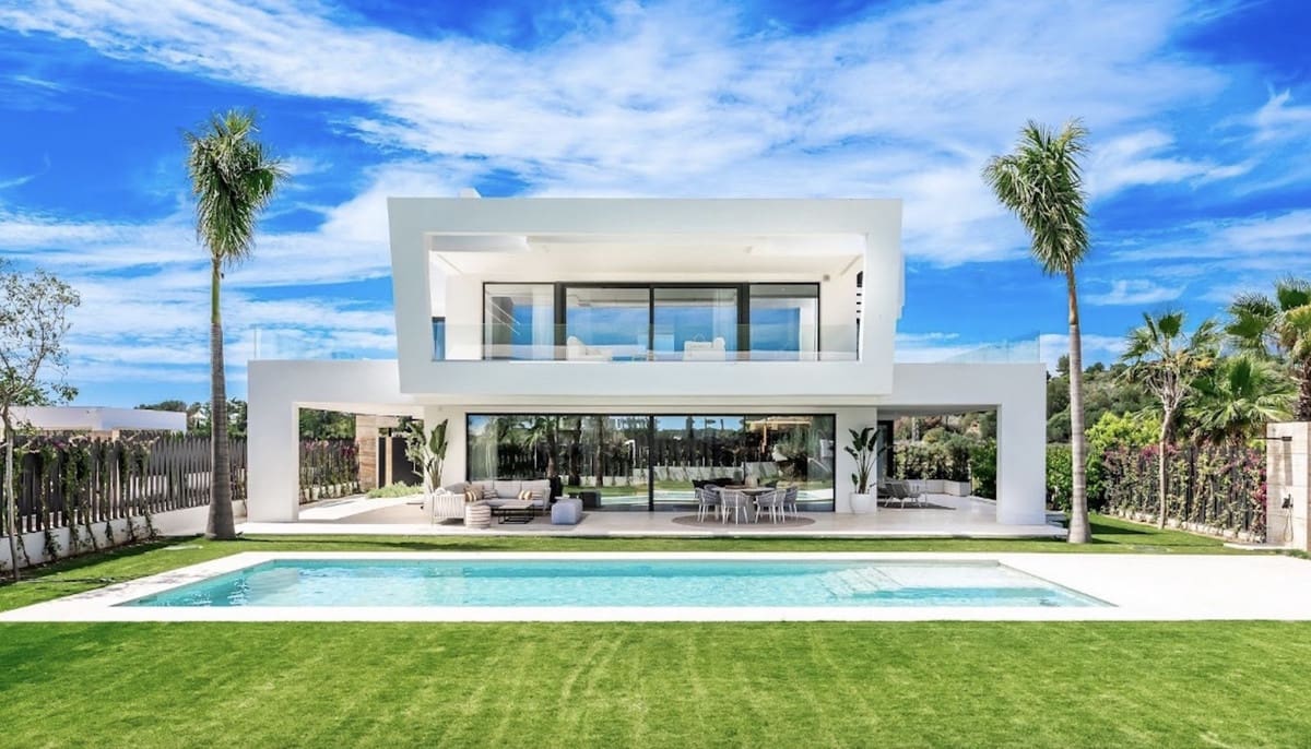 5 bedroom Villa for sale in Golden Mile with pool garage - € 3,950,000 (Ref: 9243822)