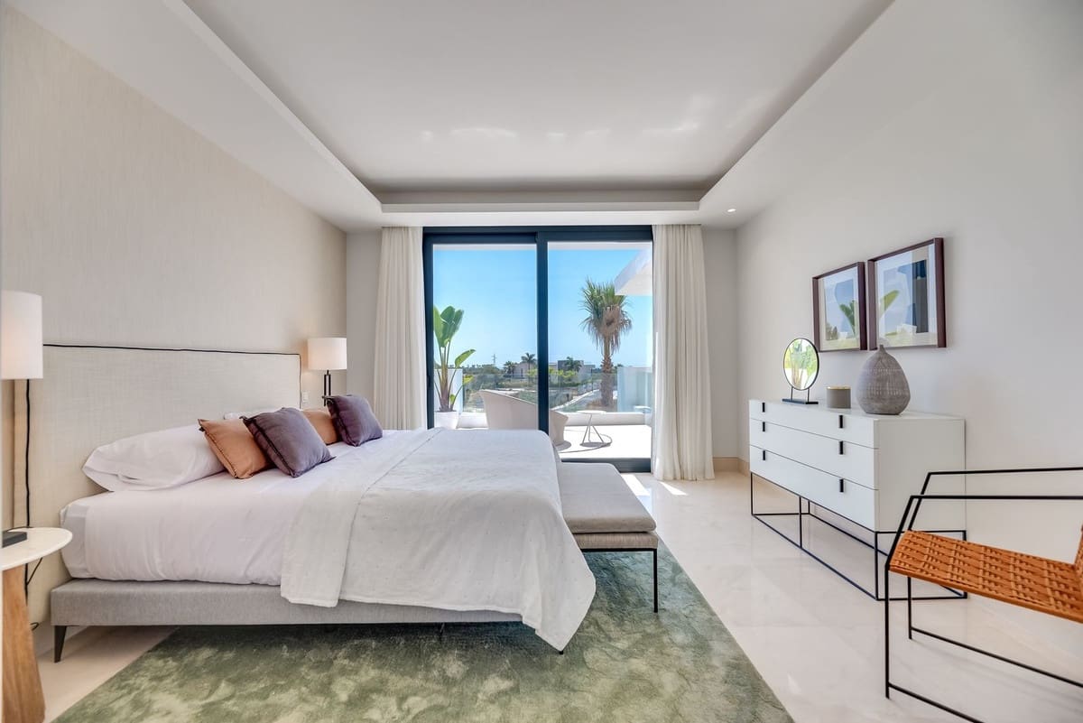 5 bedroom Villa for sale in Golden Mile with pool garage - € 3,950,000 (Ref: 9243822)