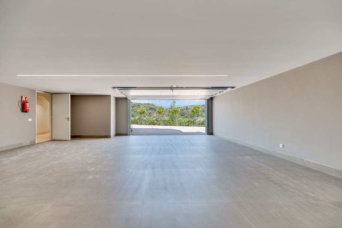 5 bedroom Villa for sale in Golden Mile with pool garage - € 3,950,000 (Ref: 9243822)