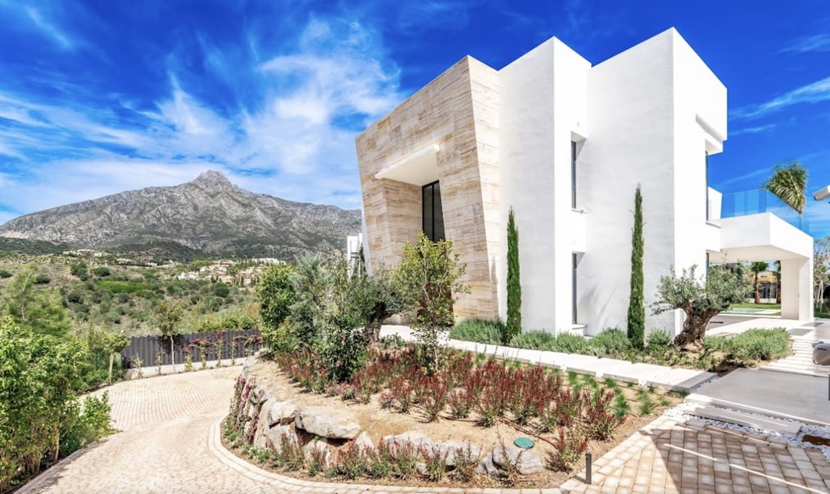 5 bedroom Villa for sale in Golden Mile with pool garage - € 3,950,000 (Ref: 9243822)