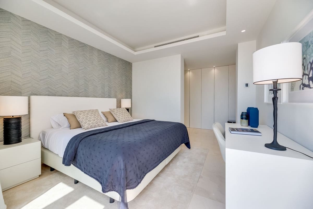 5 bedroom Villa for sale in Golden Mile with pool garage - € 3,950,000 (Ref: 9243822)