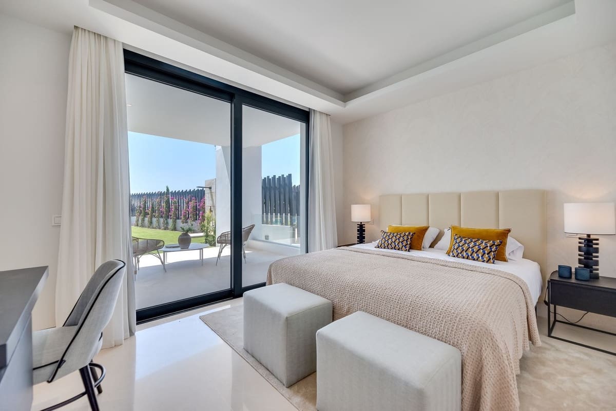 5 bedroom Villa for sale in Golden Mile with pool garage - € 3,950,000 (Ref: 9243822)