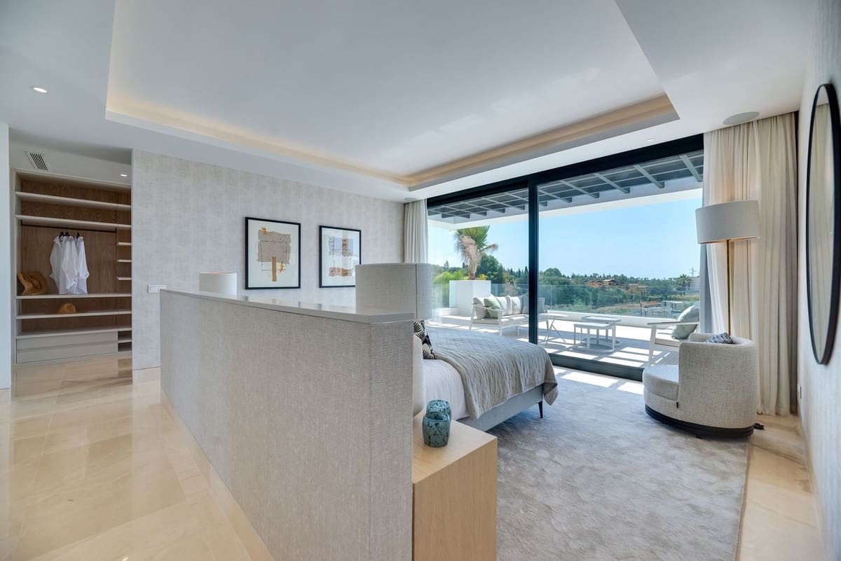 5 bedroom Villa for sale in Golden Mile with pool garage - € 3,950,000 (Ref: 9243822)