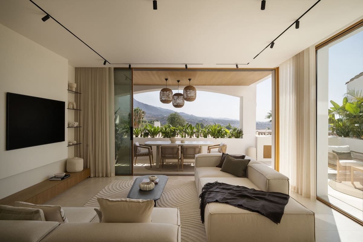 4 bedroom Townhouse for sale in Aloha Golf with pool garage - € 1,795,000 (Ref: 9245769)