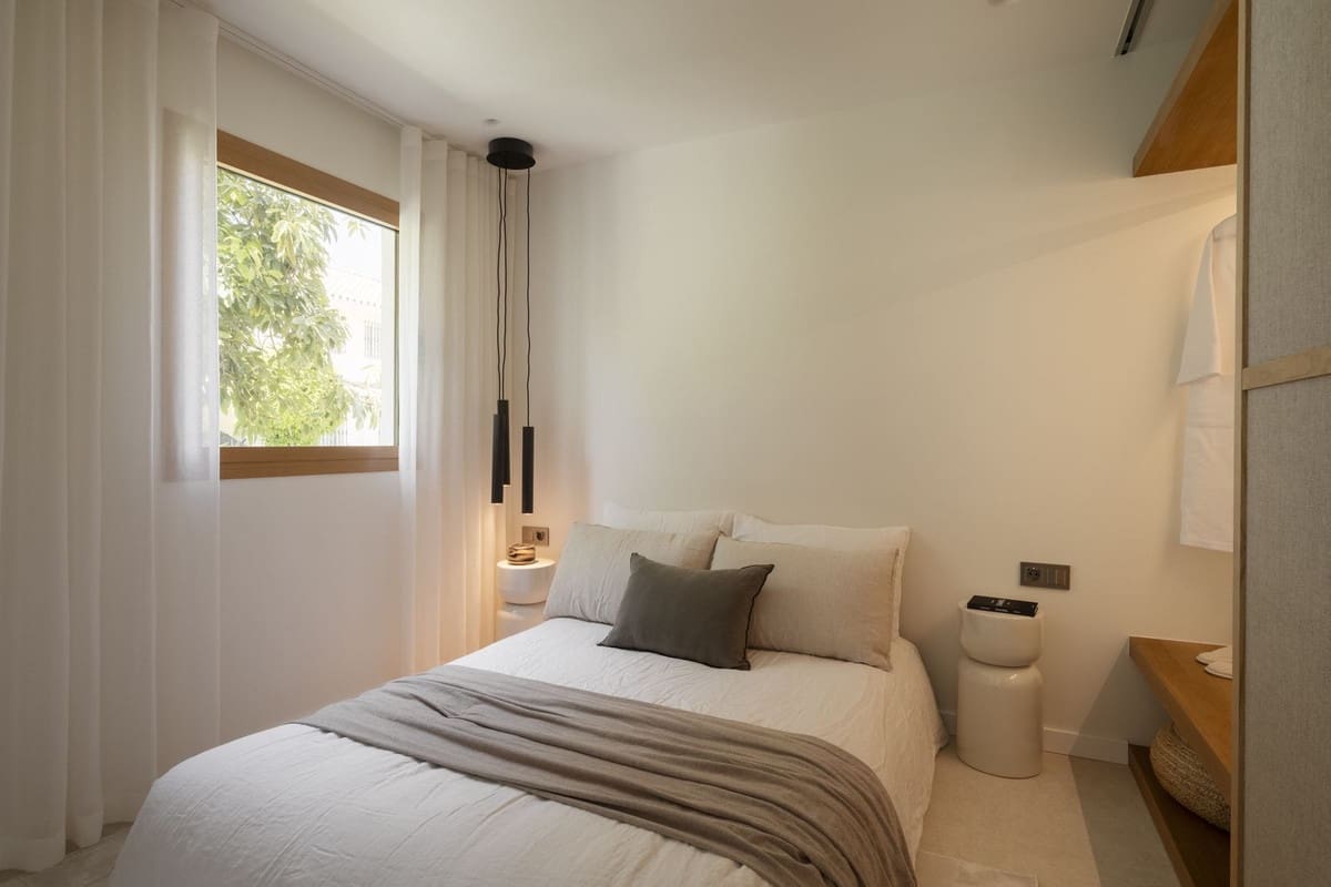 4 bedroom Townhouse for sale in Aloha Golf with pool garage - € 1,795,000 (Ref: 9245769)