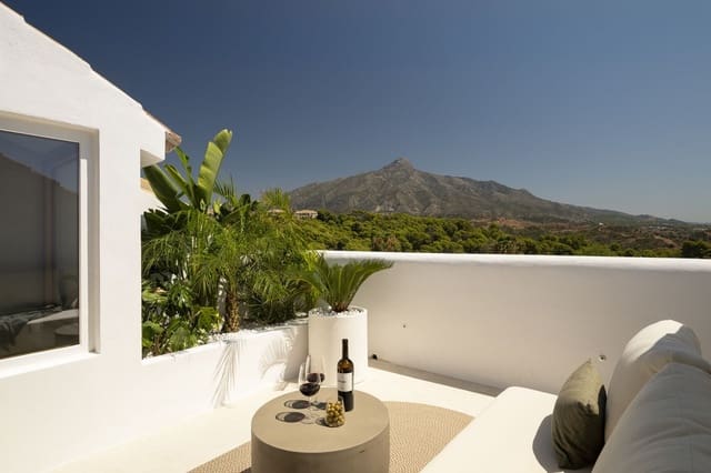 Casa de 4 habitaciones en Aloha Golf, Marbella en venta con piscina garaje - 1.795.000 € (Ref: 9245769)