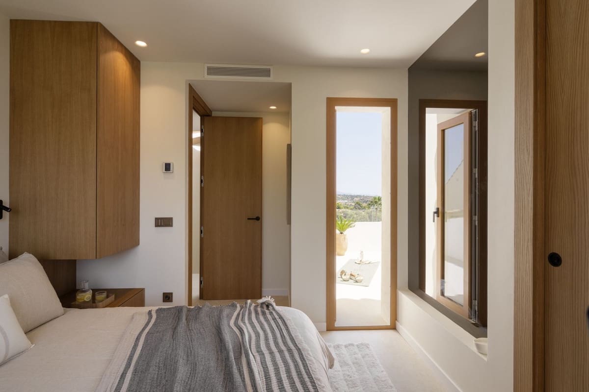 Casa de 4 habitaciones en Aloha Golf en venta con piscina garaje - 1.795.000 € (Ref: 9245769)