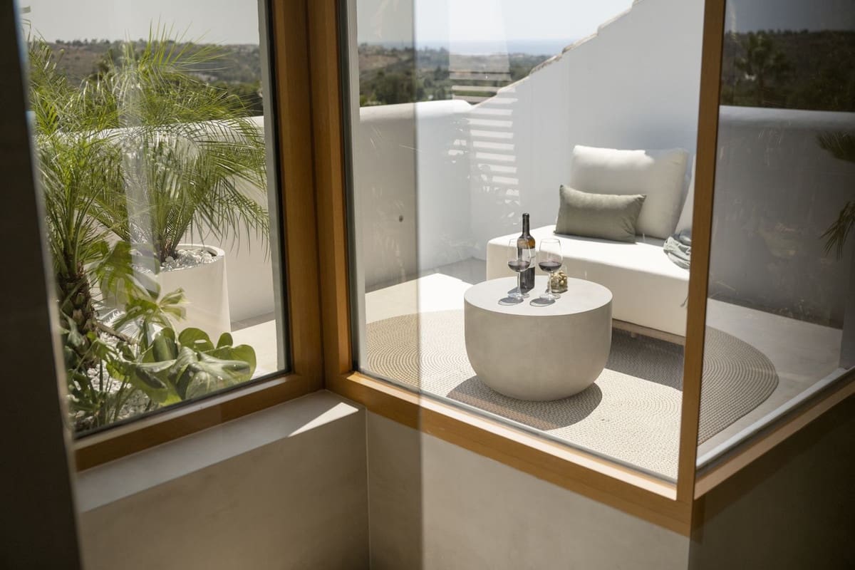 4 bedroom Townhouse for sale in Aloha Golf with pool garage - € 1,795,000 (Ref: 9245769)